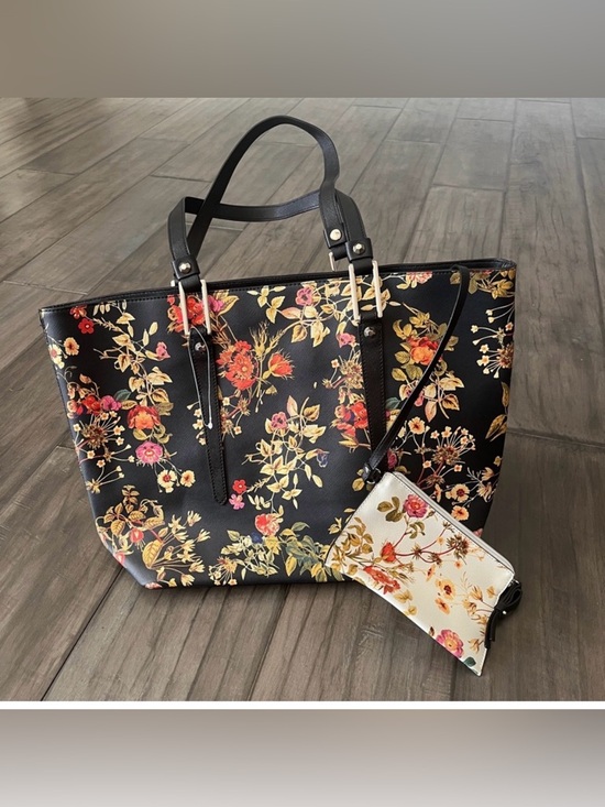 Disney Handbags - Disney AliceThrough the Looking Glass Collection Coleen Atwood Tote